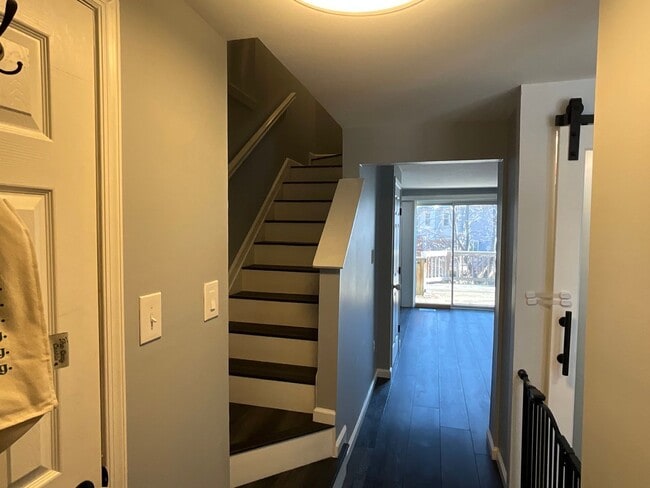 Building Photo - Beautiful 2BR 2BA 3 level townhome located in the Bowling Brook Farms Community