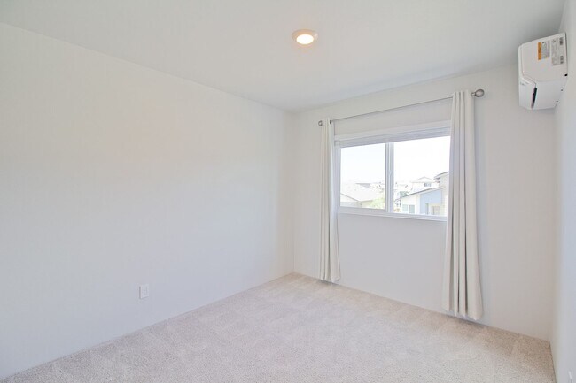 Building Photo - Ikena-Ho'opili/4 BD/2.5 BA/4 PK/ Available May 1