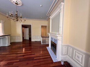 Building Photo - 36 Beacon St