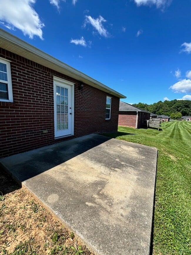 Building Photo - 145 Croghan Way