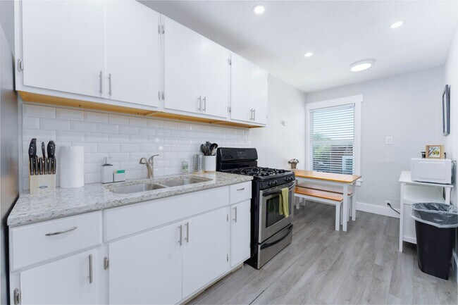 Building Photo - 1124 Morgan Ave