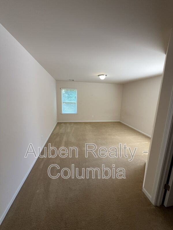 Building Photo - 204 Ashmore Ln
