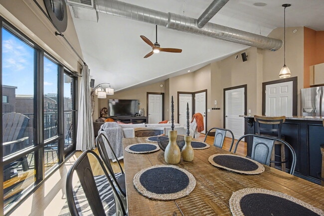 Building Photo - 261 S Limestone