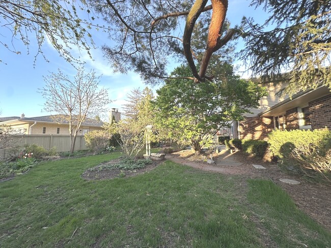 Building Photo - 1712 E Maya Ln