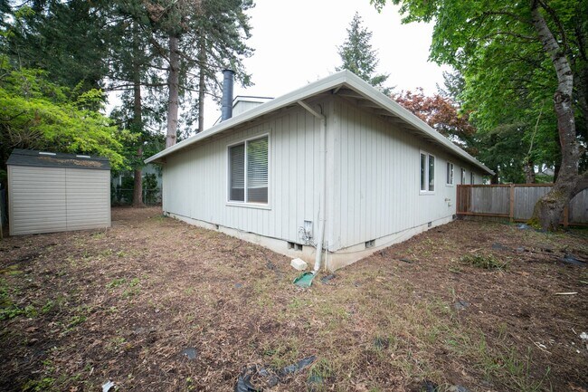 Building Photo - IKEMB02