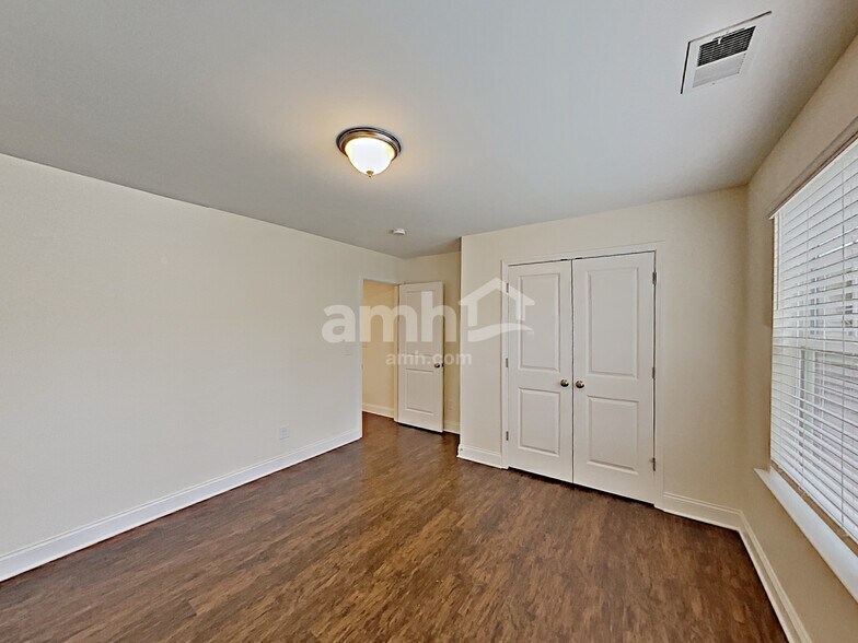 Building Photo - 5825 Winding Lakes Dr