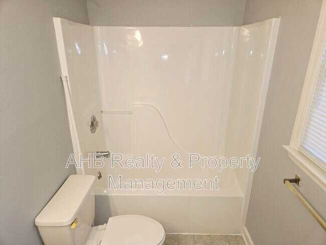 Building Photo - 115 Dawn Ct