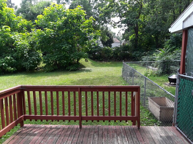 Building Photo - 715 E 4th St