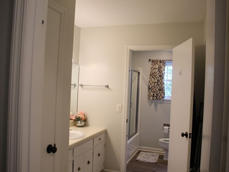 Building Photo - 8626 Surry Cir