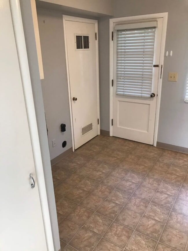 Building Photo - KF2