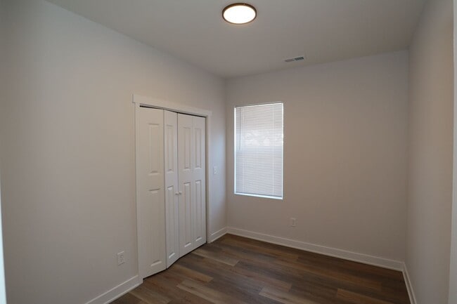 Building Photo - 903