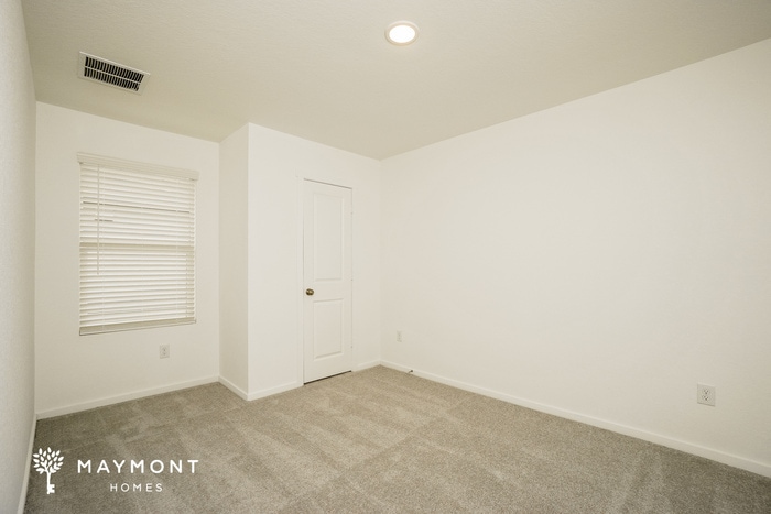 Building Photo - 2420 Shady Grv