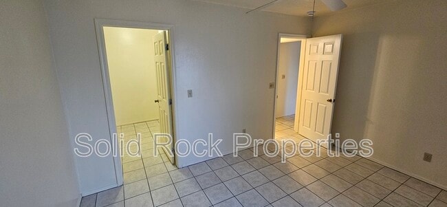 Building Photo - 4541 N Sauter Dr E