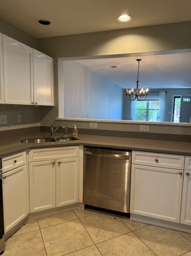 Building Photo - 59 Portrait Ln