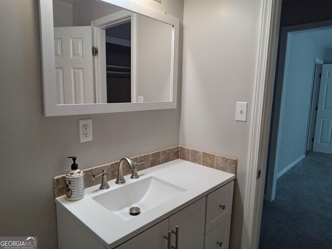 Building Photo - 2506 Eastwood Dr