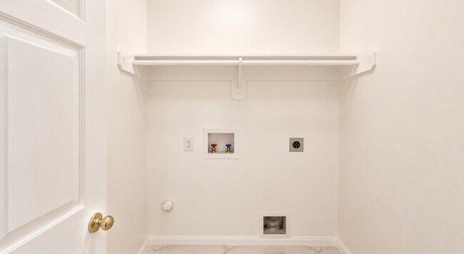 Building Photo - 423 Blossomwood Dr