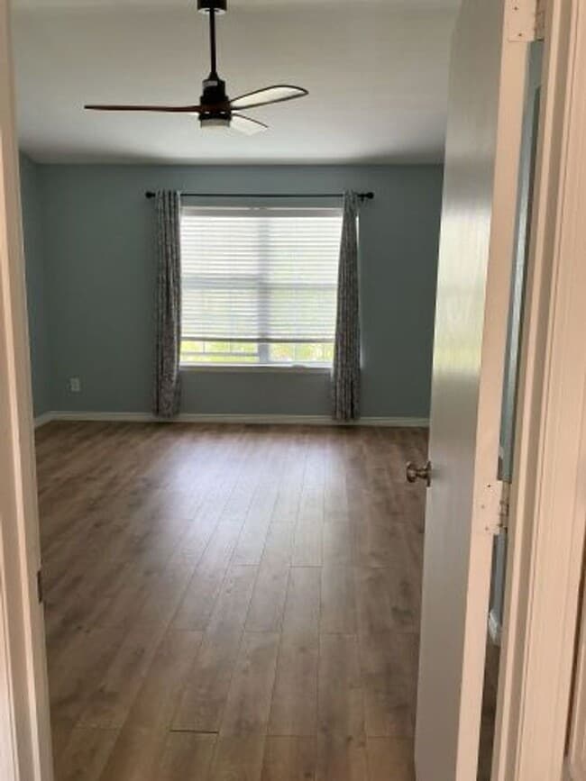 Building Photo - **Newly Upgraded Townhome**