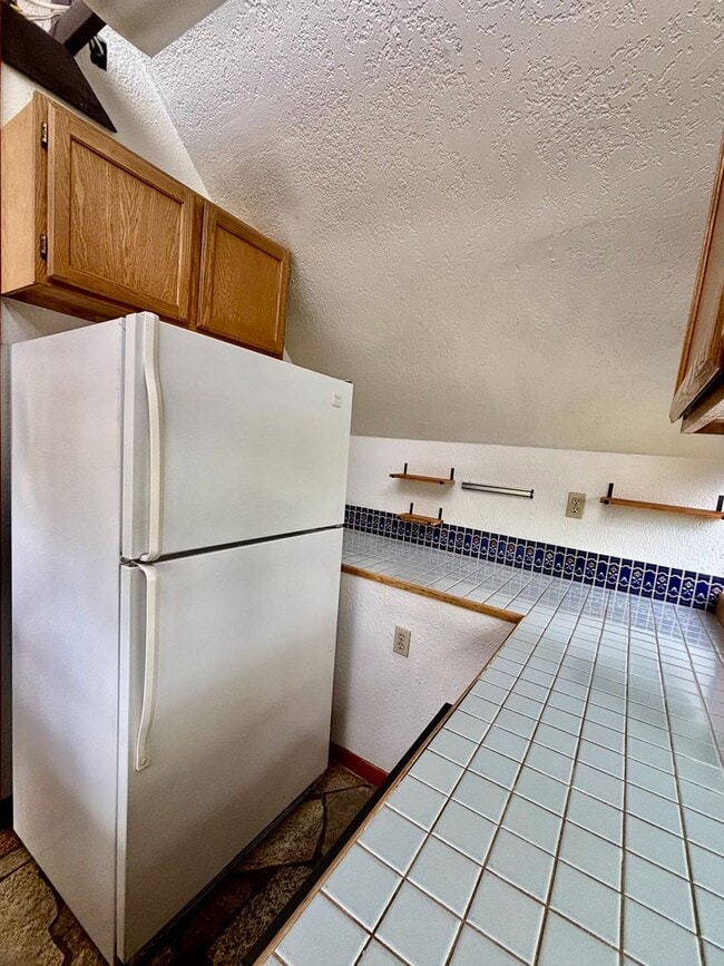 Building Photo - 2 Bed / 2 Bath Lakeview Bellevue cottage $2,995/month