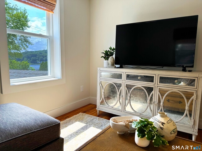 Building Photo - 188 E Lake St