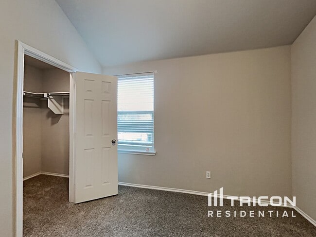 Building Photo - 509 Niagara Falls Dr