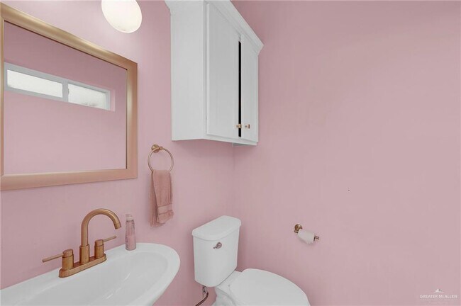 Building Photo - 32 Robin Ave