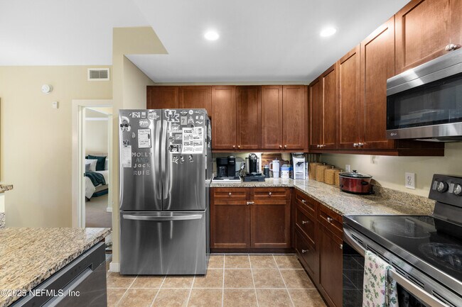 Building Photo - 945 Registry Blvd