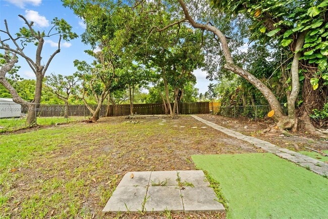 Building Photo - 5840 SW 42nd Terrace