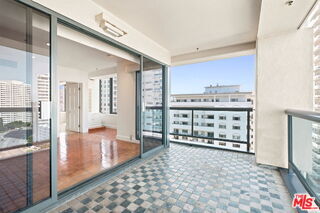 Building Photo - 10724 Wilshire Blvd