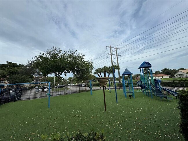 Building Photo - 9033 Wiles Rd
