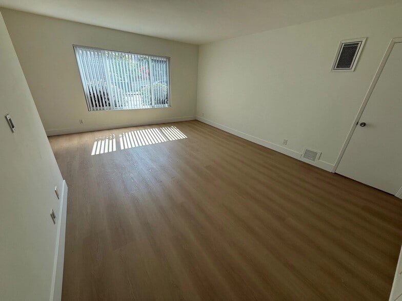 Building Photo - 3806 Pacific Ave