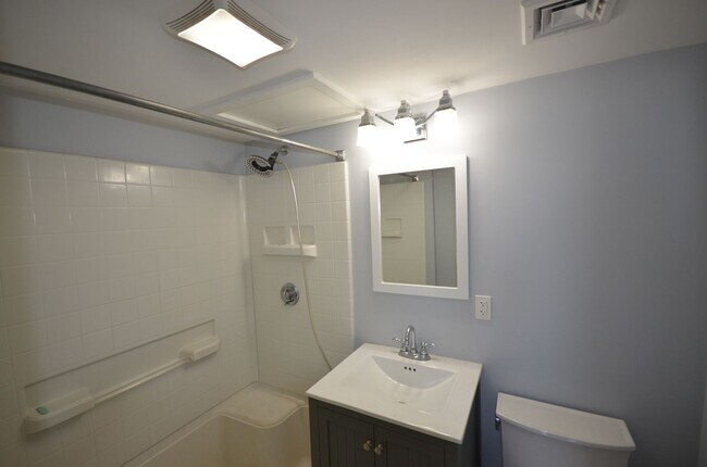 Building Photo - 12 Cheev