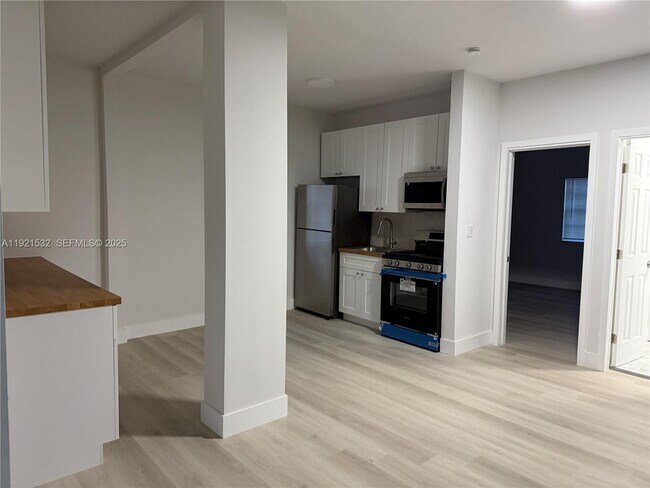 Building Photo - 7611 Harding Ave