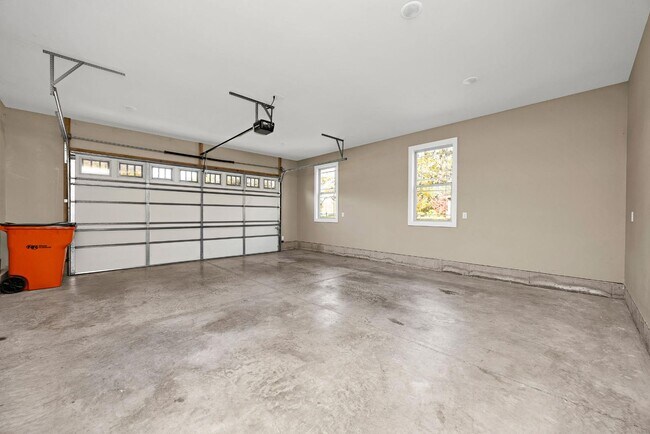 Building Photo - 369 Meadowview Dr