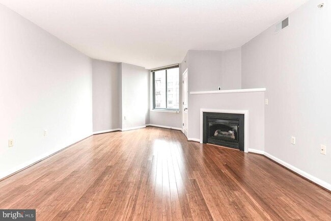 Building Photo - 851 N Glebe Rd