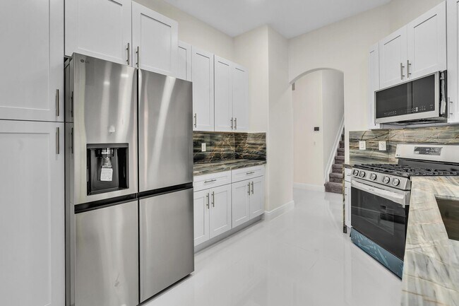 Building Photo - 36 Monterey Pointe Dr