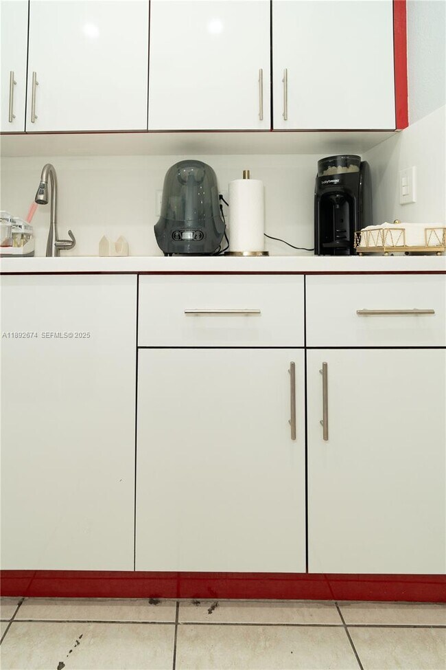 Building Photo - 298 E 3rd St