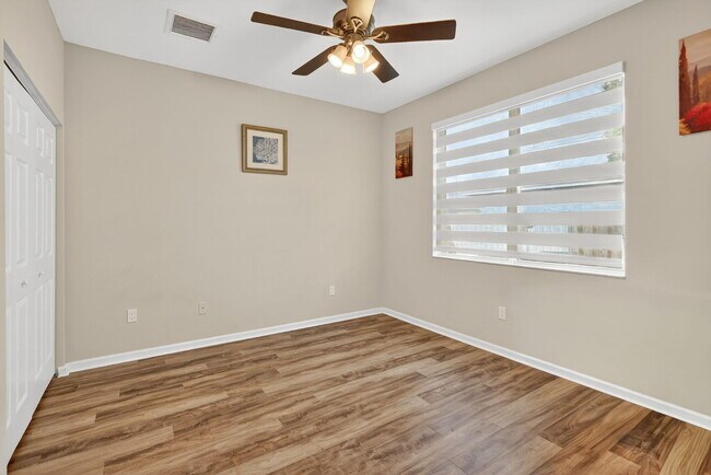 Building Photo - 1971 SW Breezeway St