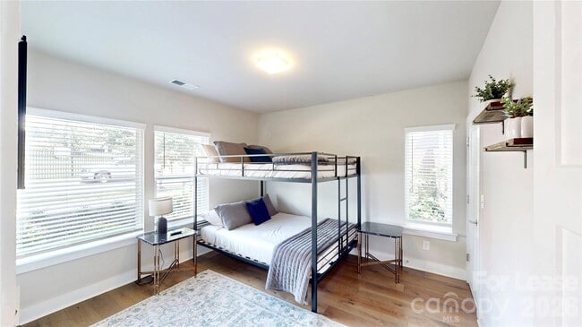 Building Photo - 2115 Isom St