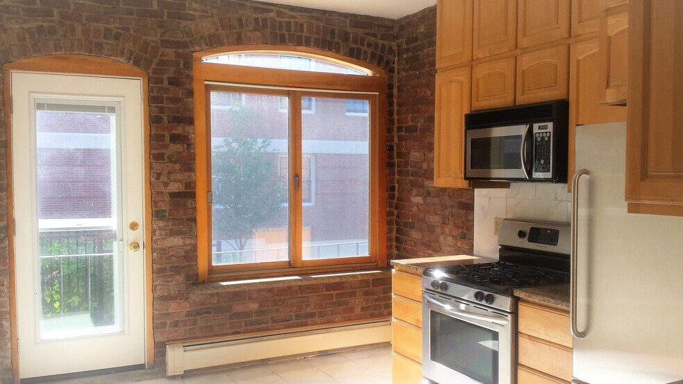 Building Photo - 71 Baldwin St