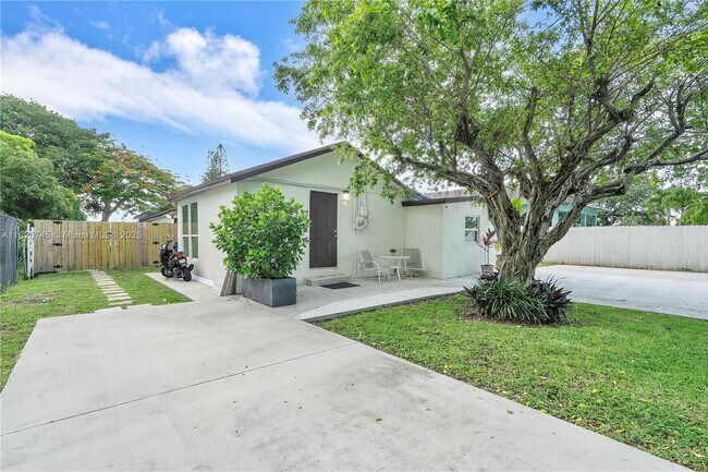 Building Photo - 7637 NW 17th Pl