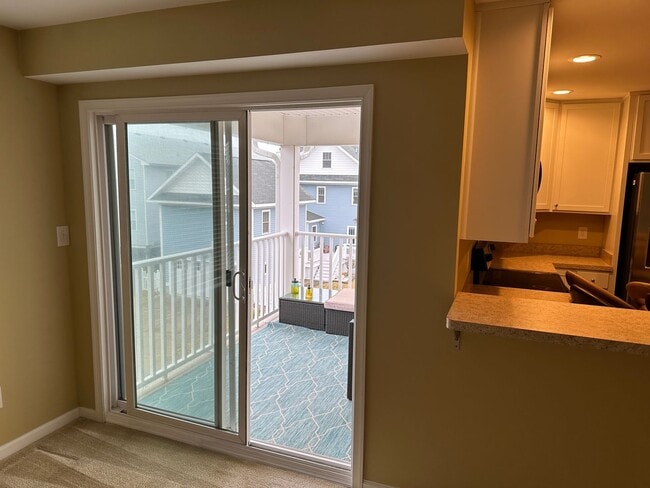Building Photo - Water View Condo