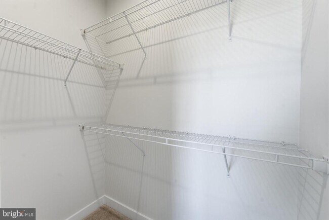 Building Photo - 16130 Hyde Pk Pl