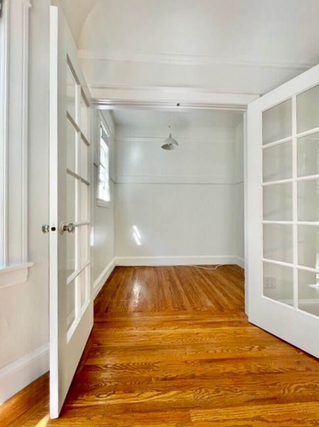 Building Photo - OPEN HOUSE SUNDAY MAY 4 FROM 2PM TO 3PM