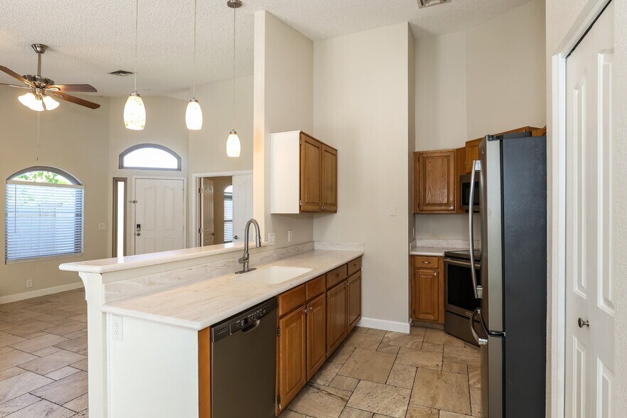 Building Photo - 4452 E Wildwood Dr