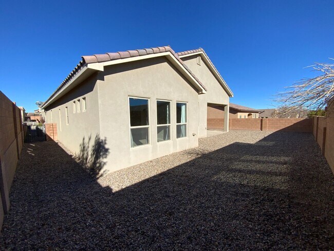 Building Photo - Recent Construction Luxury 4 Bedroom Home Available Near 528 / 550 in Rio Rancho!