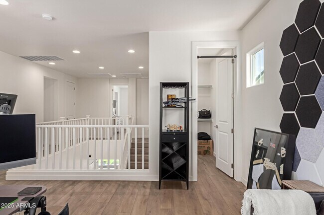 Building Photo - 3746 E Earll Dr