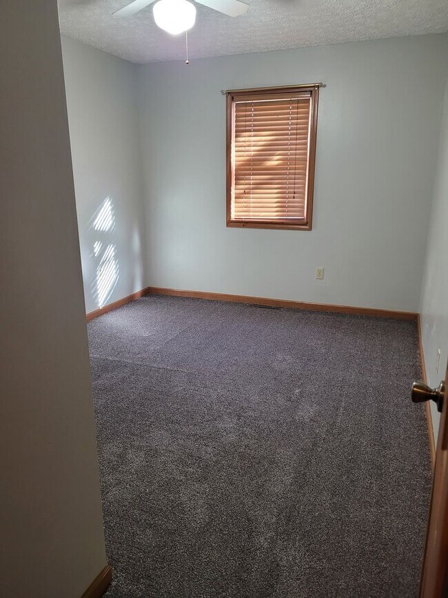 Building Photo - Available December 21st! SPACIOUS & PET FR...
