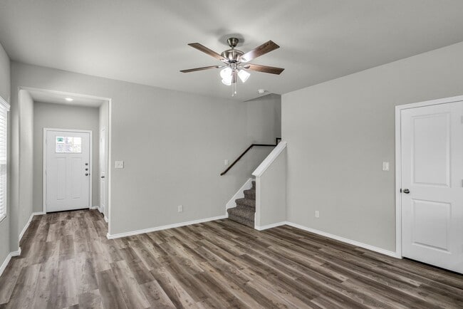 Building Photo - 4443 Red Haven Dr