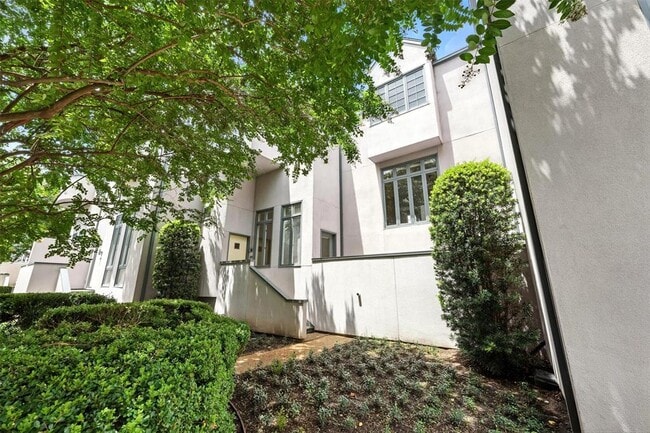 Primary Photo - 1385 Arlington St