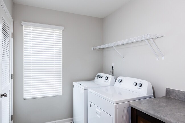 Building Photo - 628 Metro Sta